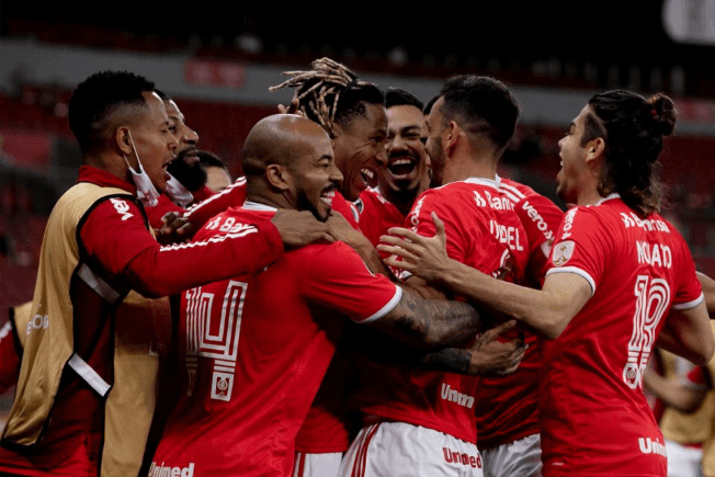 Jogadores do Inter festejam triunfo na Libertadores.  (Foto: Getty Images)