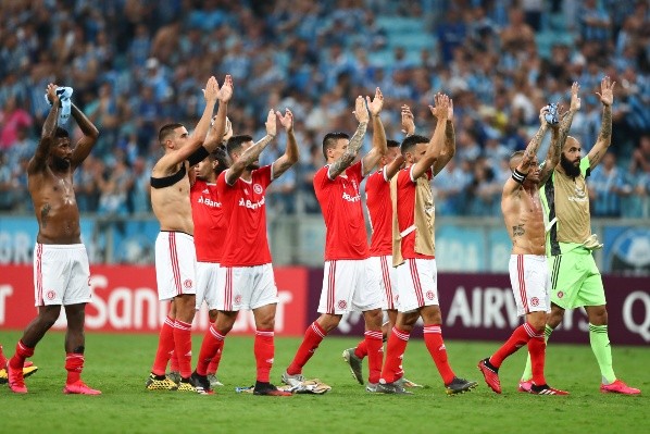 Jogadores do Inter em partida de ida entre as equipes na Libertadores. (Foto: Getty Images)