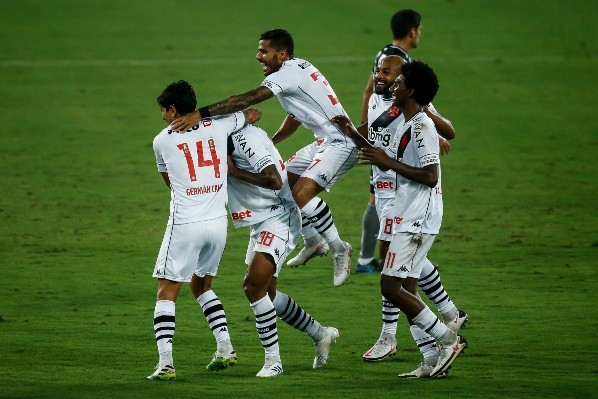 Jogadores do Vasco festejando gol. (Foto: Getty Images)