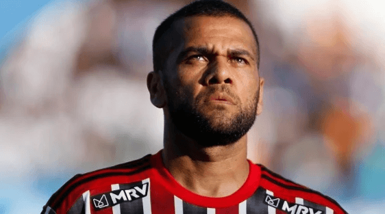 Daniel Alves está confirmado para o jogo desta quarta. (Foto: Getty Images)