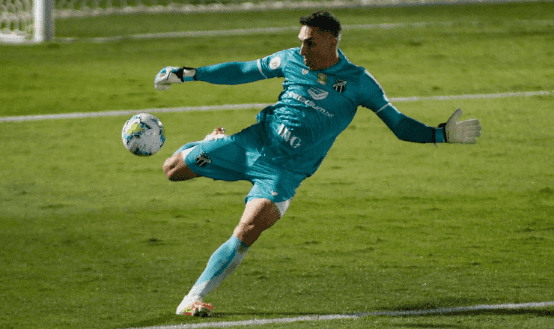 Fernando Prass, atualmente no Ceará, já defendeu o Verdão.