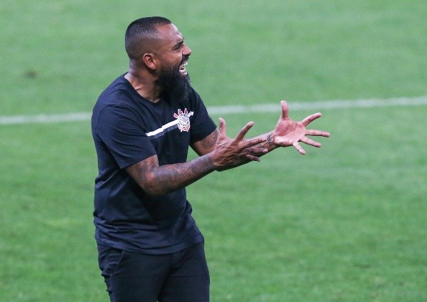 Coelho está pressionado no comando do Timão (Foto: Getty Images)