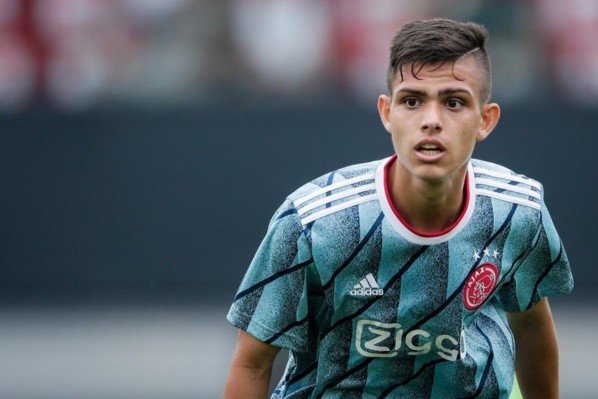 Giovanni com a camisa do Ajax — Foto: Getty Images