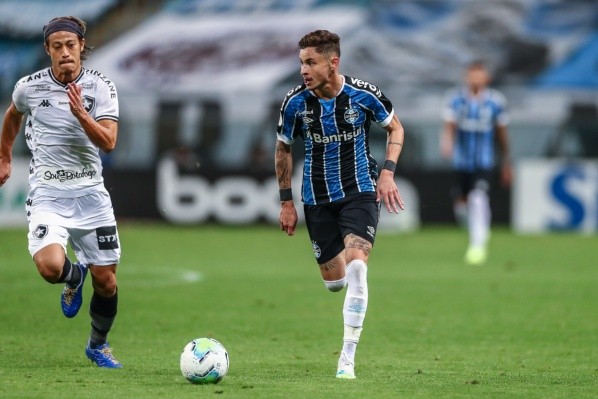 Grêmio vence o Botafogo e sobe no Brasileirão. LUCAS UEBEL/GREMIO FBPA