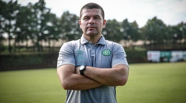 Louzer: fica na Chapecoense (Foto: Márcio Cunha/Divulgação/Chapecoense)