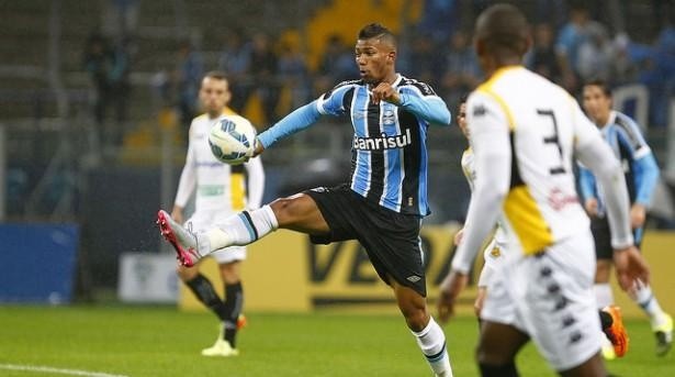 Walace ganhou projeção com a camisa tricolor (Foto: Lucas Uebel/Grêmio/Divulgação)