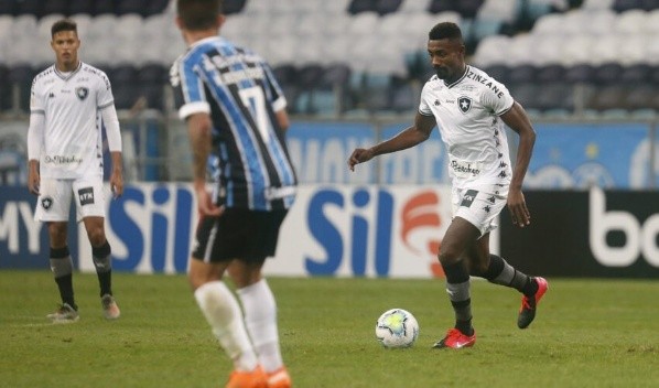Kalou em ação contra o Grêmio, pelo Campeonato Brasileiro. Foto: Vitor Silva/Botafogo