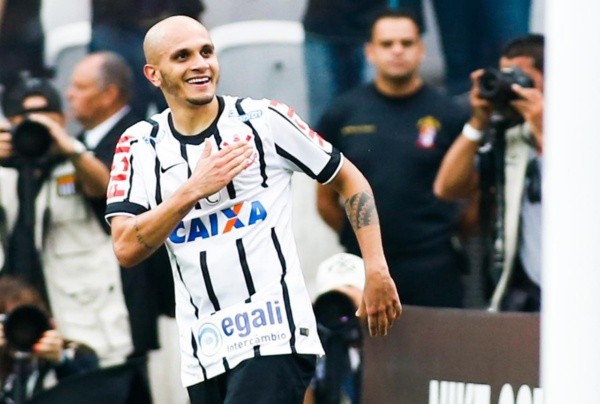 Volta do lateral pegou a Fiel de surpresa — Foto: Getty Images