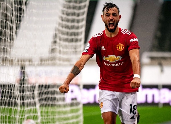 Bruno Fernandes, que deve ser o capitão do Manchester United contra o PSG, vibra após gol. Foto: Getty Images