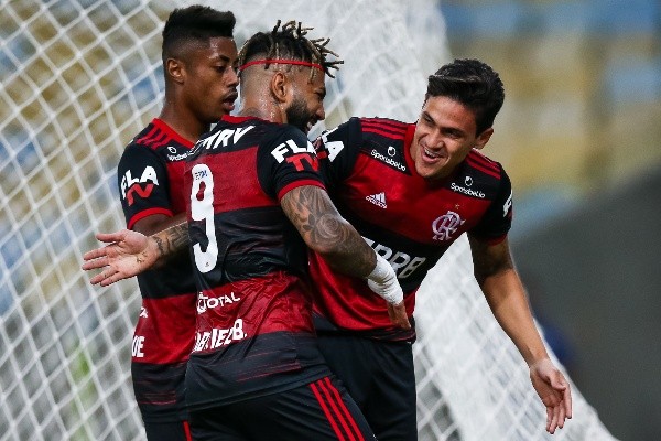 Bruno Henrique, Gabigol e Pedro comemoram gol do Flamengo no Maracanã. Foto: Getty Images
