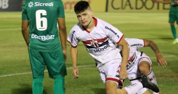 O atacante Ronald, do Botafogo-SP, se aproxima do Fogão. Foto: Divulgação/Botafogo-SP