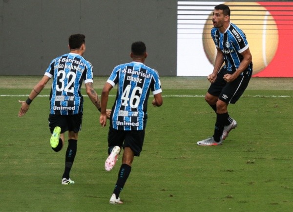 Diego Souza, do Grêmio, vibra após gol do Grêmio. Foto: Getty Images