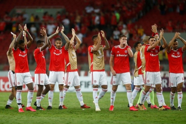 Jogadores do Internacional comemoram vitória contra a Universidad Católica. Foto: Getty Images