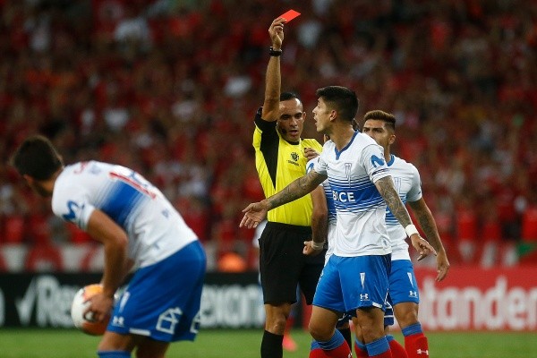 Huerta é expulso contra o Internacional, pela fase de grupos da Libertadores. Foto: Getty Images