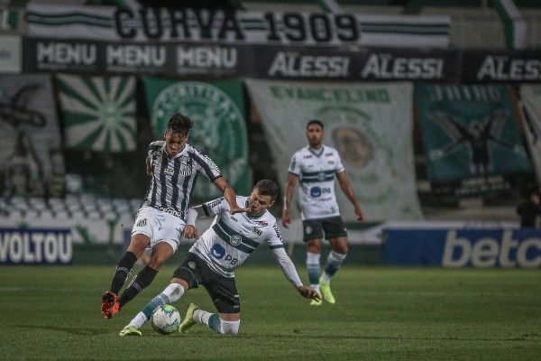 Suspenso, Hugo Moura não estará à disposição do Coxa. Foto: Divulgação/Coritiba