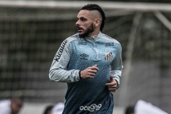 Atuando com frequência, Pará é baixa no Santos. Foto: Ivan Storti/Santos FC