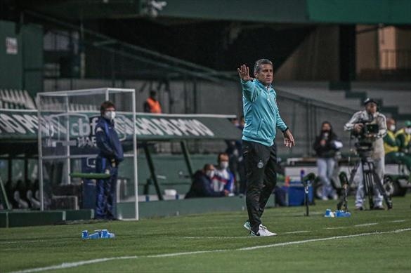 Jorginho: pressionado no cargo (Site oficial do Coritba)