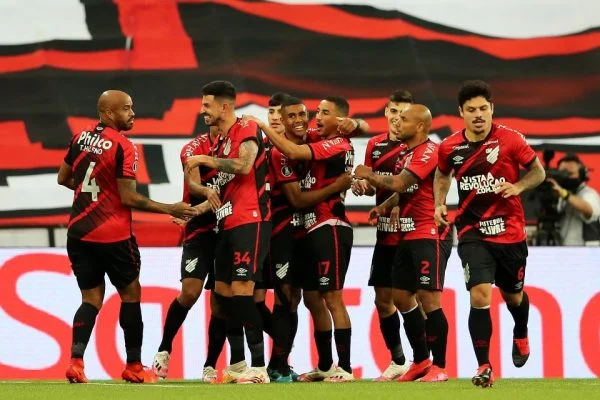 Furacão em campo pela Copa Libertadores. (Foto: Getty Images)