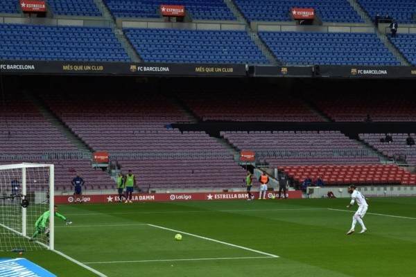 Sérgio Ramos fez mais um de pênalti, agora contra o Barça — Foto: Getty Images