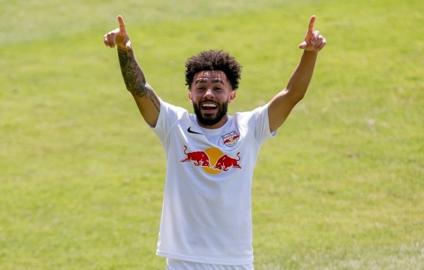 Claudinho, do RB Bragantino, celebra gol contra o Palmeiras. Foto: Getty Images