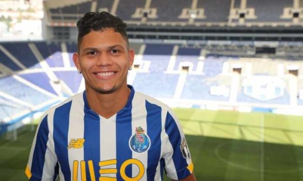 Evanilson, atualmente no Porto, não esqueceu da torcida do Flu. Foto: Divulgação