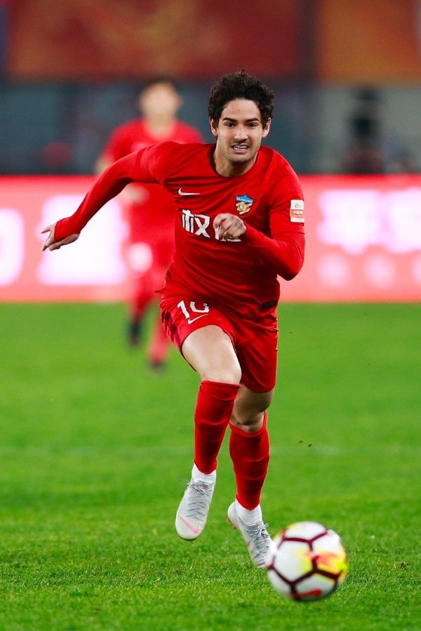 Atacante ficou próximo de retornar ao Beira-Rio — Foto: Getty Images Atacante ficou próximo de retornar ao Beira-Rio — Foto: Getty Images