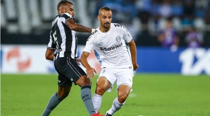 Thaciano: meia tem futuro indefinido em Porto Alegre (Foto: Lucas Uebel/Grêmio/Divulgação)