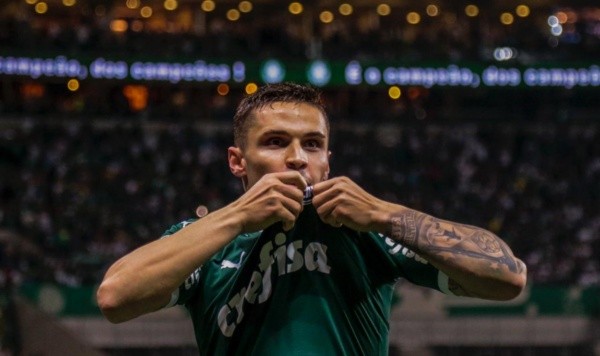 Veiga comemorando gol pelo Palmeiras — Foto: Getty Images