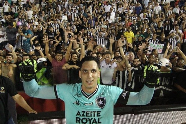 Gatito é ídolo no Fogão — (Foto: Vitor Silva / Botafogo)