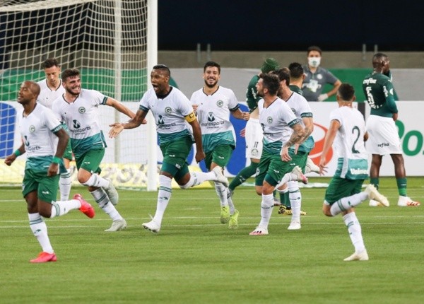 Jogadores do Goiás comemoram gol pelo Brasileirão. Foto: Getty Images
