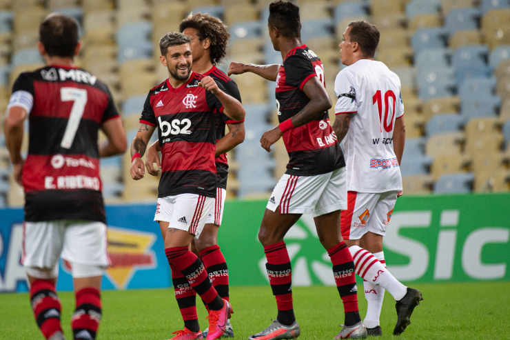Flamengo joga pelo empate para seguir na competição. (Foto: Getty Images)