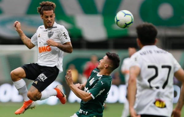 Guga em ação pelo Galo — Foto: Getty Images