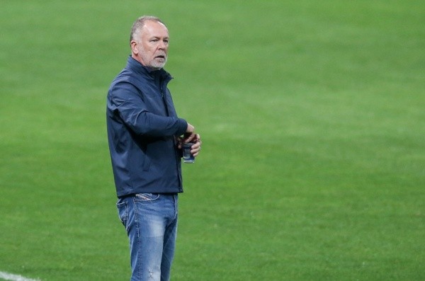 Mano Menezes observa jogadores do Bahia. Foto: Getty Images Mano Menezes observa jogadores do Bahia. Foto: Getty Images