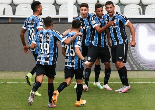 Grêmio comemorando gol na Vila Belmiro. (Foto: Getty Images). Grêmio comemorando gol na Vila Belmiro. (Foto: Getty Images).