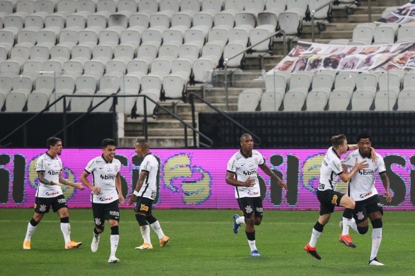 Jogadores do Corinthians comemoram gol pelo Brasileirão. Foto: Getty Images