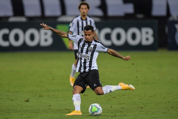 Galo precisa vencer para seguir na briga. (Foto: Getty Images)