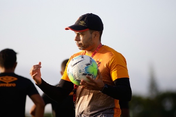 Jair Ventura: esperando por reforços no Sport