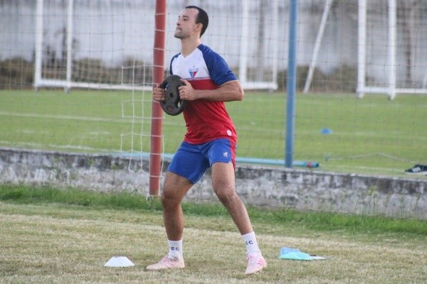 Roger Carvalho será desfalque no Leão.  Foto: Bruno Oliveira/Fortaleza