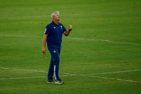 Odair Hellman, técnico do Fluminense comemorando uma vitória. (Foto: Getty Images)