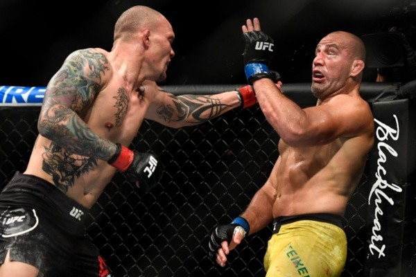 Glover Teixeira se esquiva de golpe de Anthony Smith. Foto: Getty Images