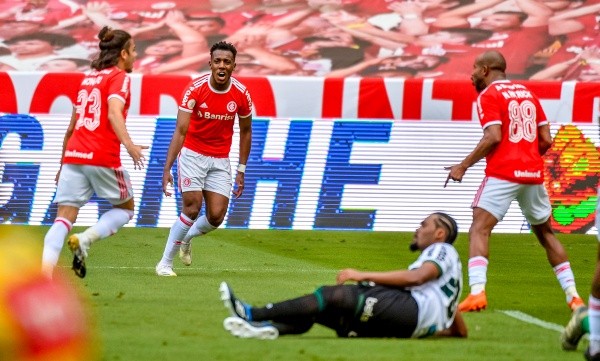 Internacional comemorando gol no Beira-Rio. (Foto: Getty Images)