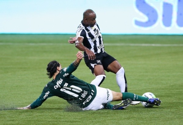 Gustavo Gómez, do Palmeiras, e Wescley, do Ceará, pelo Brasileirão. Foto: Getty Images