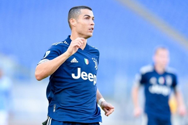 CR7 com a camisa da Juve — Foto: Getty Images