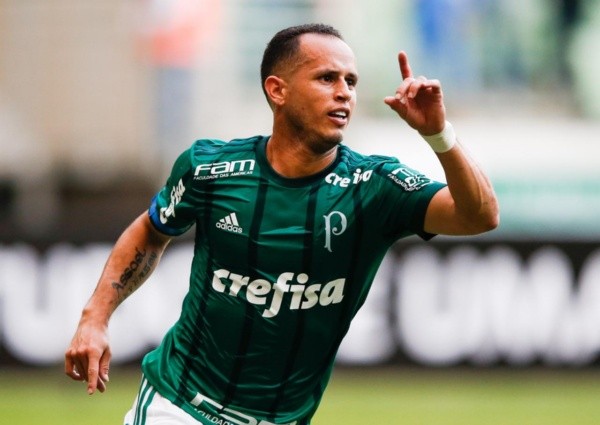 Guerra comemorando gol pelo Verdão — Foto: Getty Images