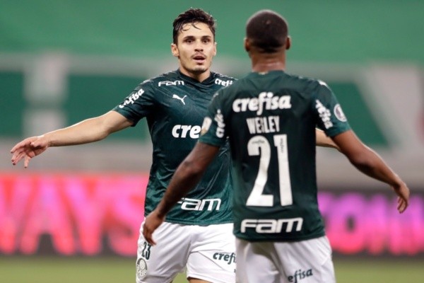 Raphael Veiga e Wesley comemoram gol do Palmeiras. Foto: Getty Images