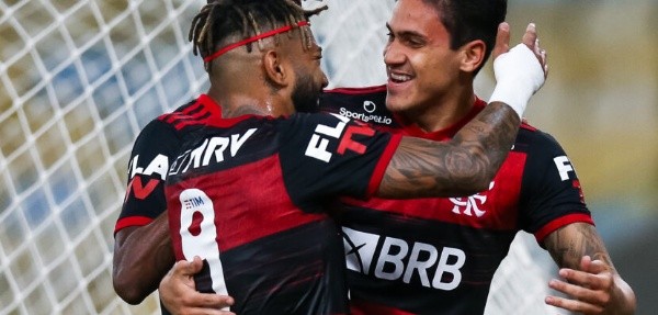 Pedro e Gabigol comemorando após gol do Flamengo. (Foto: Getty Images)