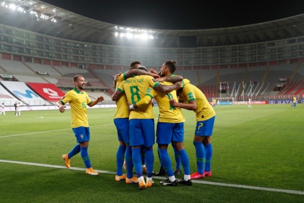 Jogadores do Brasil comemoram gol pelas Eliminatórias. Foto: Getty Images