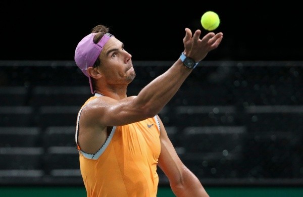 Nadal se prepara para sacar. Foto: Getty Images