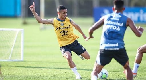 Darlan vem sendo uma das opções na vaga de Maicon - Foto: Lucas Uebel/Grêmio.