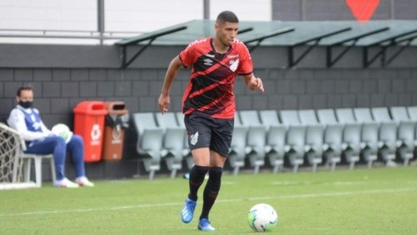 João pode ser negociado. FOTO: DIVULGAÇÃO/ATHLETICO